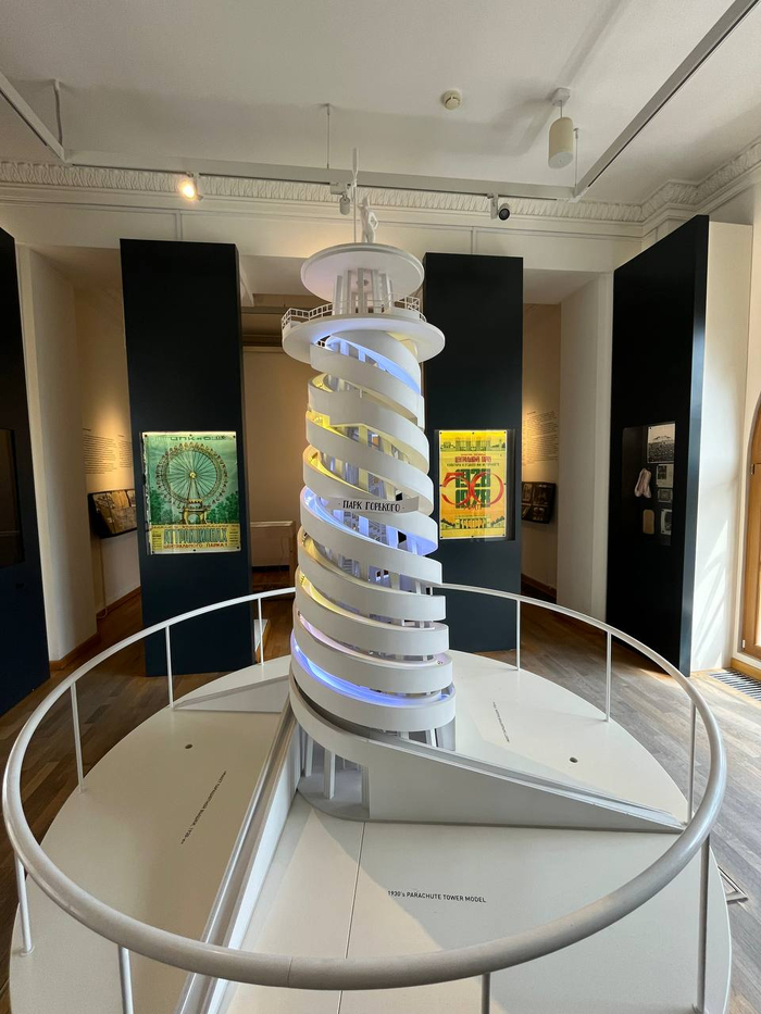 Небольшой музей внутри, рассказывающий об истории парка