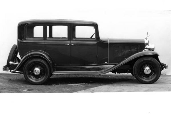 1932 Oakland four-door Sedan
