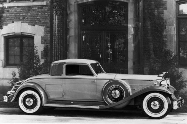1932 Packard Eight 2068 Deluxe Coupe