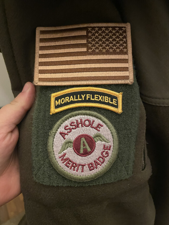 Я что, похож на полицейского, по-твоему?