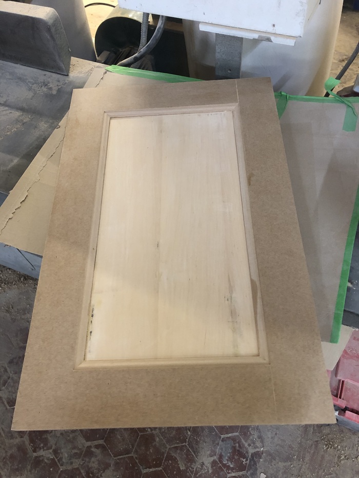 Клею в шпон белого клёна или березы, что под рукой есть на момент заказа