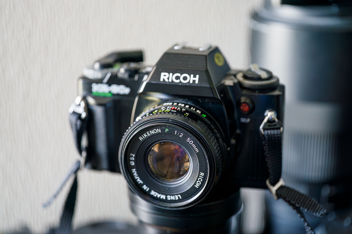 Rikenon P 50/2 - один из объективов, с которыми камера мне досталась. Два других - почти безымянные 28/2.8 и 70-210/4-5.6 (CPC PHASE 2 CCT и Promaster Spectrum7, что бы это ни значило)