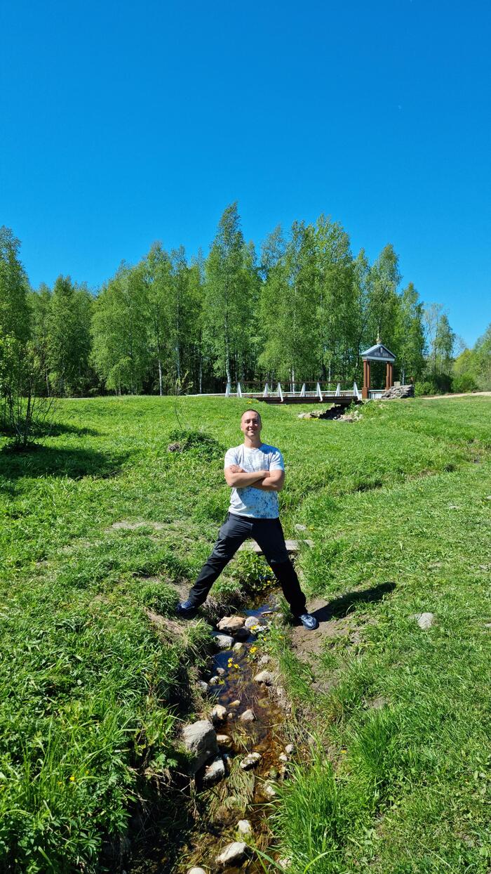 Стою на обоих берегах Волги одновременно – где ещё такое возможно?