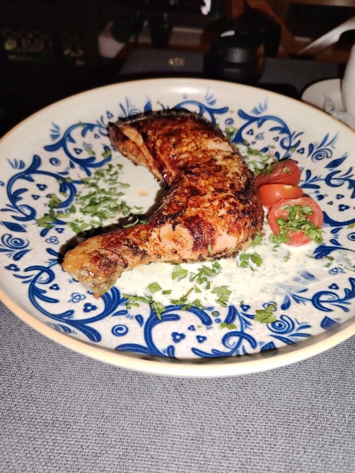 Окорочок, стоил, если мне память не изменяет, 38 лари - чуть меньше 1200.