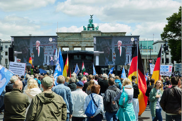         .  J&#xF6;rg Carstensen/dpa