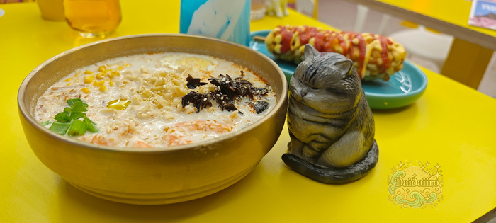 Я ничего не сказал. Но ты сама знаешь, что бульон слабый.