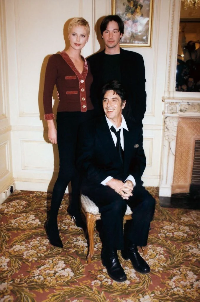 На съёмках фильма Адвокат дьявола (The Devil’s Advocate, 1997) Адвокат дьявола, Киану Ривз, Аль Пачино, Шарлиз Терон, Мистика, Голливуд, Фильмы, Советую посмотреть, Фото со съемок, Длиннопост На съёмках фильма Адвокат дьявола (The Devil’s Advocate, 1997) Адвокат дьявола, Киану Ривз, Аль Пачино, Шарлиз Терон, Мистика, Голливуд, Фильмы, Советую посмотреть, Фото со съемок, Длиннопост