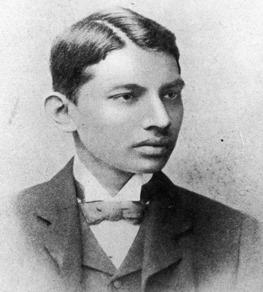 Молодой Ганди