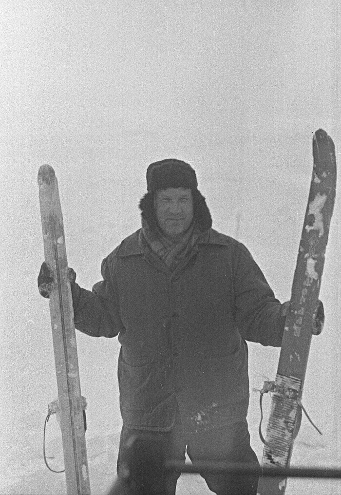 Радостно-похудевший Евгений в конце рабочего дня.