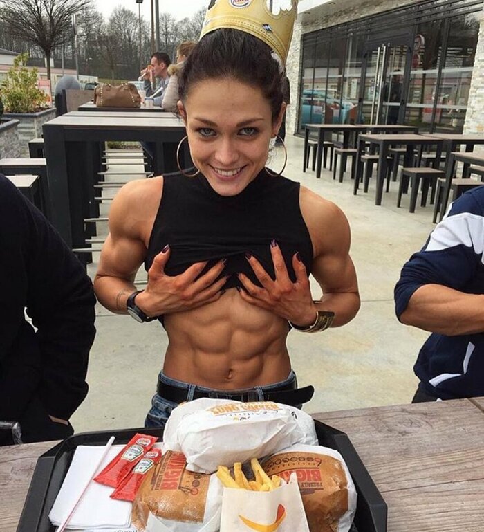 У неё сегодня читмил