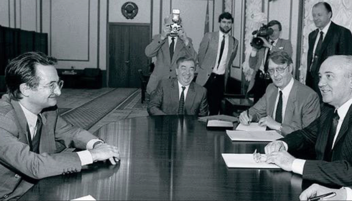 Хроника управляемого будущего от сегодня и до...