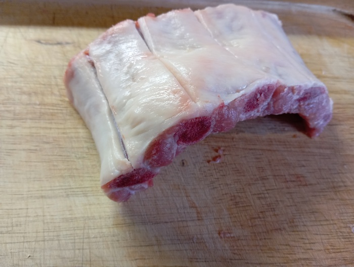 Именно разрез даст мясу эффект "готовности спрыгнуть с костей"