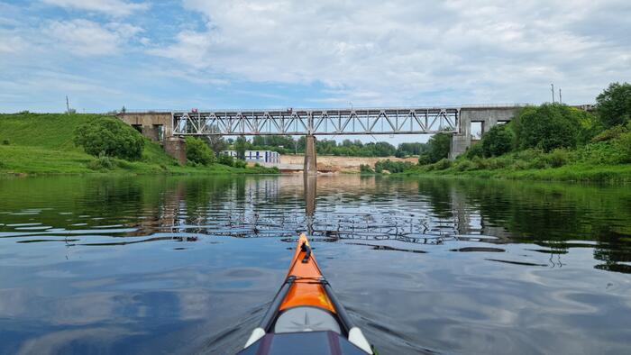 Река становится шире, а мосты - длиннее.