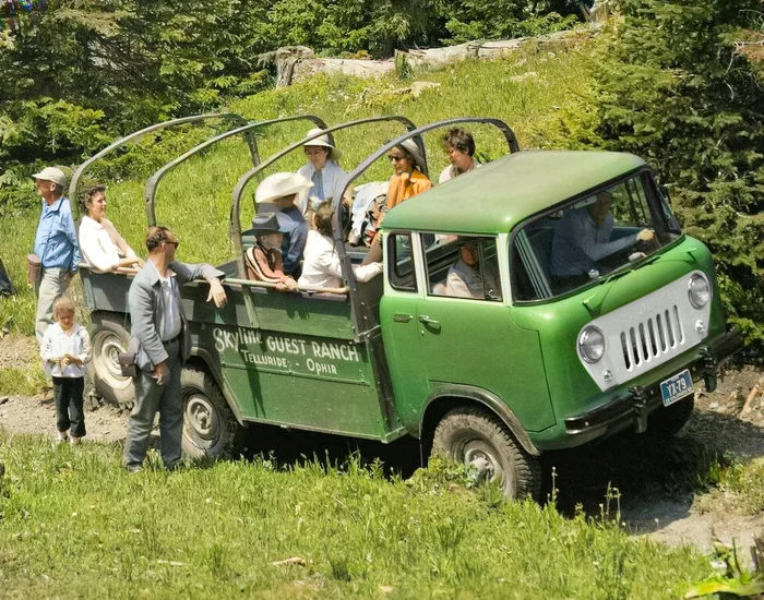 Интересные и местами забавные снимки на автомобильную тематику. 20 раскрашенных фотографий из ХХ века, часть VI История автомобилей, Электромобиль, Ретроавтомобиль, Авто, Автомобилисты, Машина, Фотография, Старое фото, Колоризация, Длиннопост