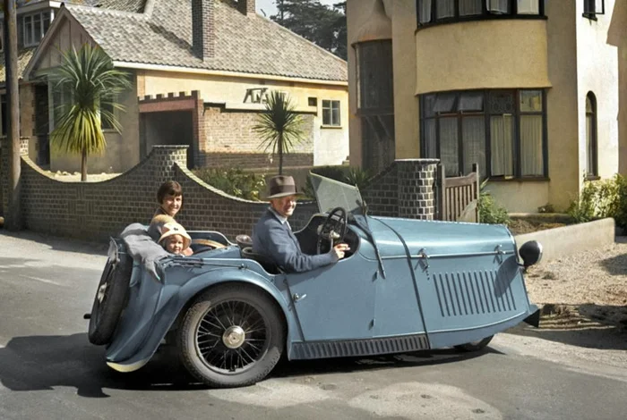 Интересные и местами забавные снимки на автомобильную тематику. 20 раскрашенных фотографий из ХХ века, часть VI История автомобилей, Электромобиль, Ретроавтомобиль, Авто, Автомобилисты, Машина, Фотография, Старое фото, Колоризация, Длиннопост