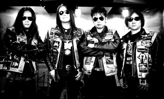 HELLHOUND разговаривал с приятелем фанатом HEAVY METAL он заговорил об этой группе, чето интересно стало и посмотрел их видео...