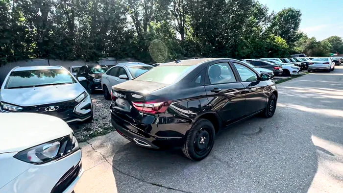 Заехал в салон Лада - на задней парковке полно новых автомобилей. Знакомый менеджер рассказал почему люди не покупают автомобили Лада, Авто, Автомобилисты, Транспорт, АвтоВАЗ, Негатив, Цены, Яндекс Дзен (ссылка), Длиннопост, Волна постов