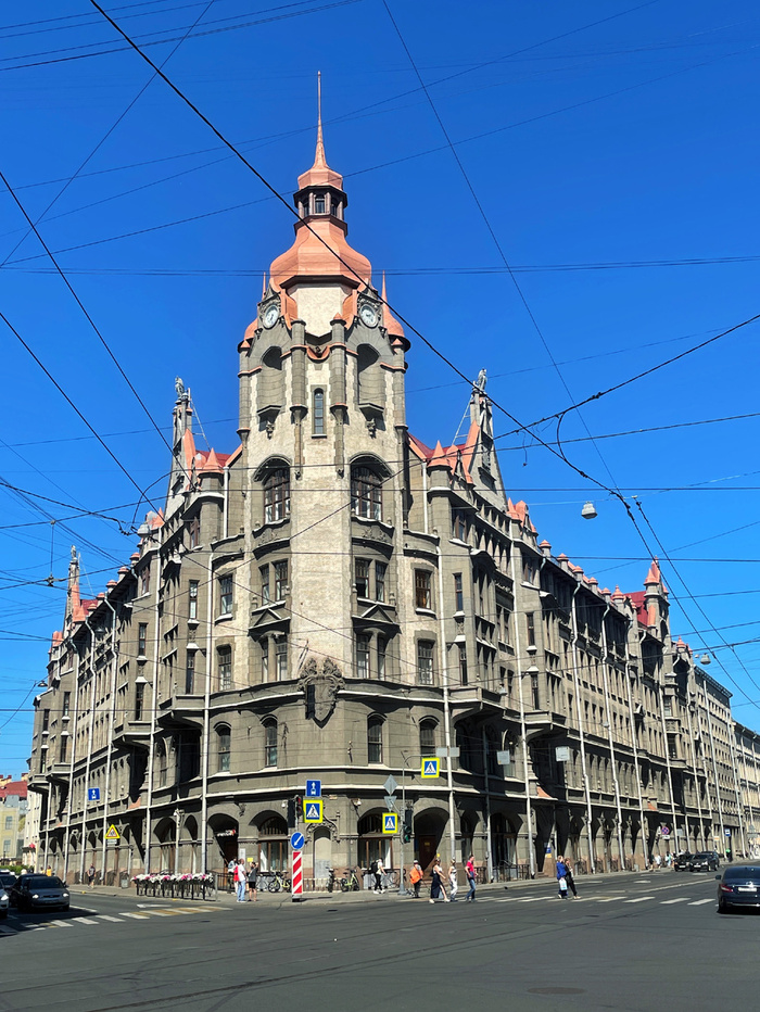 Дом городских учреждений. Садовая 55-57.