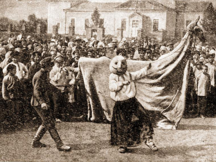 «Вождение русалки» (коня) в с. Оськино Воронежской губ. 1930-е.