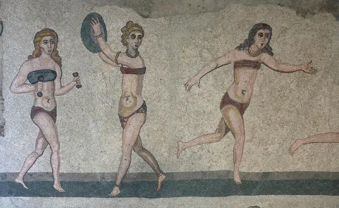 Начало истории женского купальника