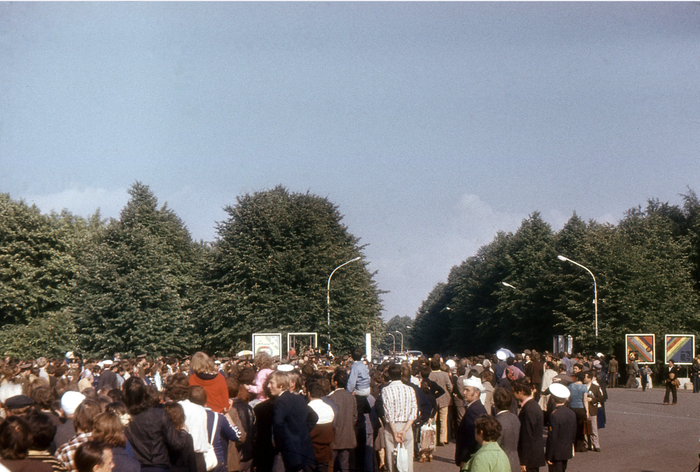 Батарейная дорога, рядом со стадионом имени С.М. Кирова. 1980 г.