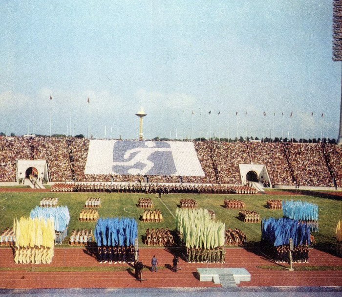 Открытие Олимпийского футбольного турнира на стадионе имени С.М. Кирова. 1980 г.