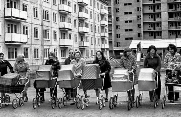 Советские молодые мамочки