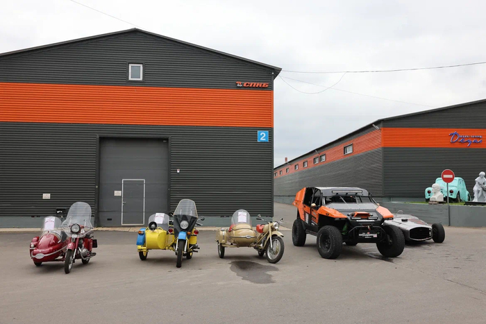 Ретро-мотоциклы и авто