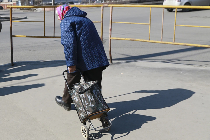 Та самая, которой вам столько раз наезжали на ногу в общественном транспорте