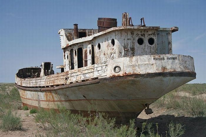 Старый ржавый корабль