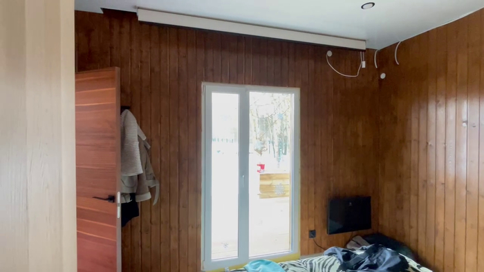 Вот она сверху висит