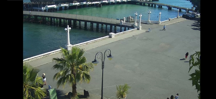 Веб-камера в Сухуме на площади Багапша, бывшей площади имени Конституции СССР.