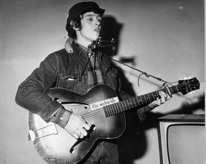   Ready Steady Go.          ,    This machine kills fascists.