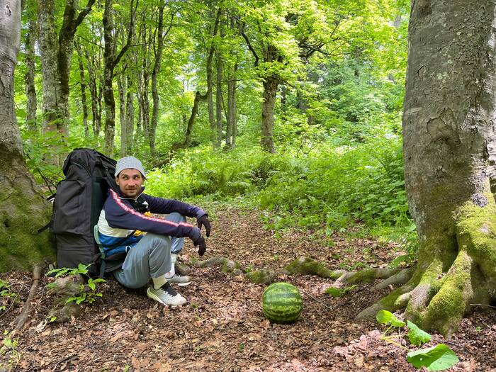 Кто-то устал нести арбуз и оставил его прямо на тропе. Был съеден.