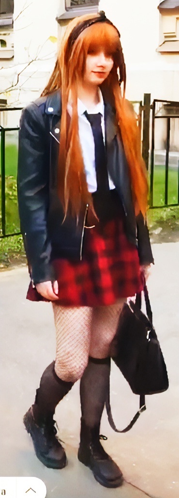 Она не брезгует пользоваться своей внешностью и сексапильностью, чтобы манипулировать другими людьми. В тайне от родителей Кера ведёт себя Прилично и даже запивается Хард-Лимонадом, Вином, Крафт-Пиваса и Энергетика (Драйв Ми) а нового года Шампанского.