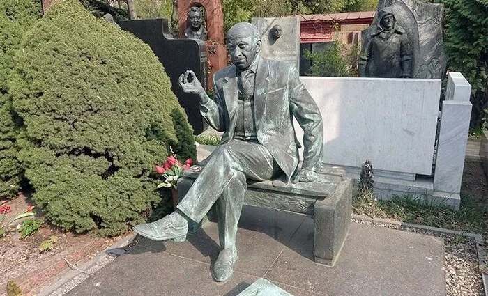 «Тогда уходи на пенсию!»: как Евстигнеев пережил удар Ефремова и обрёл свое счастье с молоденькой студенткой... Биография, Советские актеры, Фото со съемок, Знаменитости, Актеры и актрисы, Фильмы, 20 век, Семья, Любовь, Советское кино, Театр, Экранизация, Евгений Евстигнеев, Предательство, Негатив, Прощание, Telegram (ссылка), Длиннопост, Фотография, Фильмы 80-х