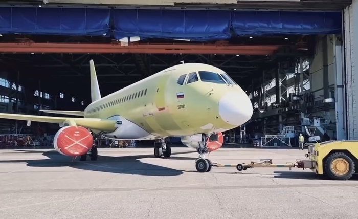   Sukhoi Superjet      , ,  ,  , , ,  vs , , , , , , -21, 