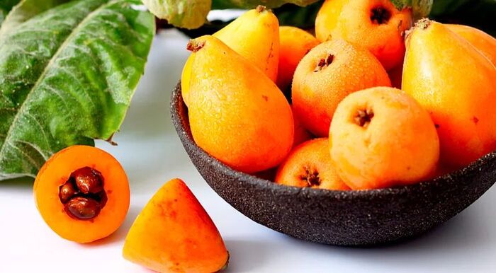 Спелые плоды мушмулы японской похожи на маленькие груши. Фото с сайта <!--noindex--><a href="https://pikabu.ru/story/fruktyi_mushmula_12907683?u=http%3A%2F%2Fgastronom.ru&t=gastronom.ru&h=b52f95d006a503bc7f73d3b04cca4224a1f8f4d3" title="http://gastronom.ru" target="_blank" rel="nofollow noopener">gastronom.ru</a><!--/noindex-->.