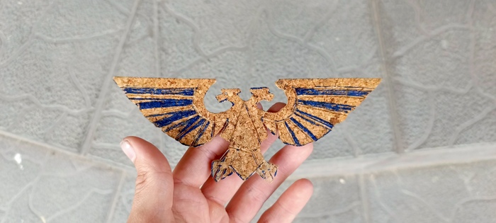 Вырезал из куска пробки