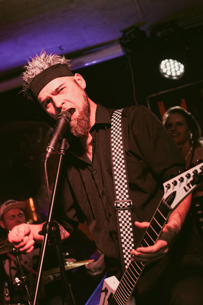   24.04.2025,   -, Ska-punk, -, Esp ltd