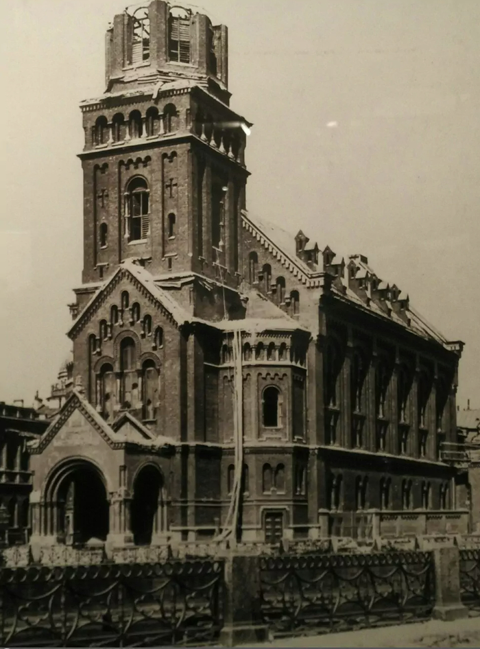 Начало перестройки Немецкой Реформатской церкви в 1932 году.