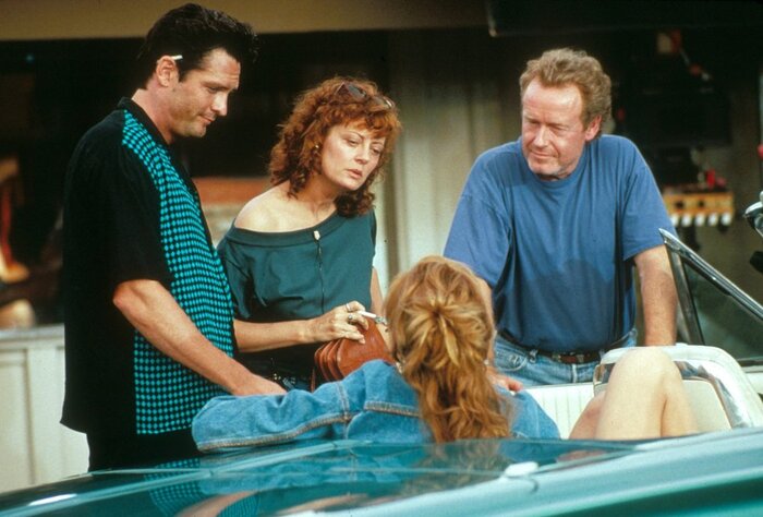 "Тельма и Луиза" (1991). На съёмках фильма со Сьюзен Сарандон Джиной Дэвис (спиной) и Ридли Скоттом.