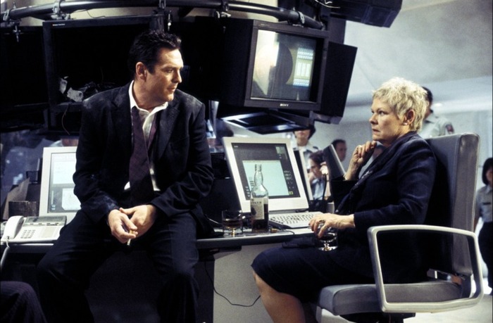 "007. Умри, но не сейчас" (2002). С Джуди Денч.