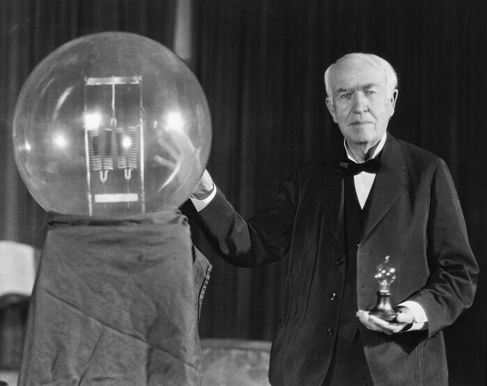 Томас Алва Эдисон (1847-1931).