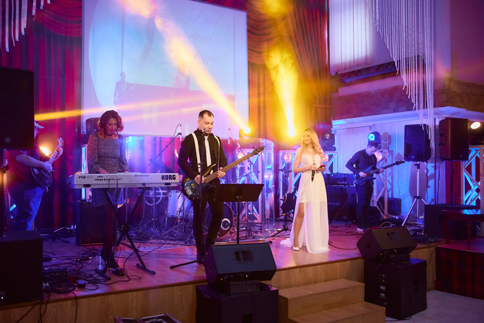 Музыкальное открытие нашего свадебного мероприятия.