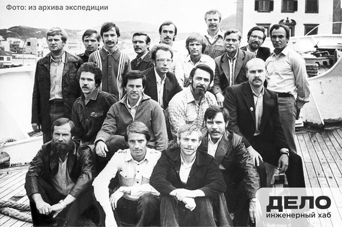 История экспедиции. Фото коллектива в Антарктиде на станции Восток.