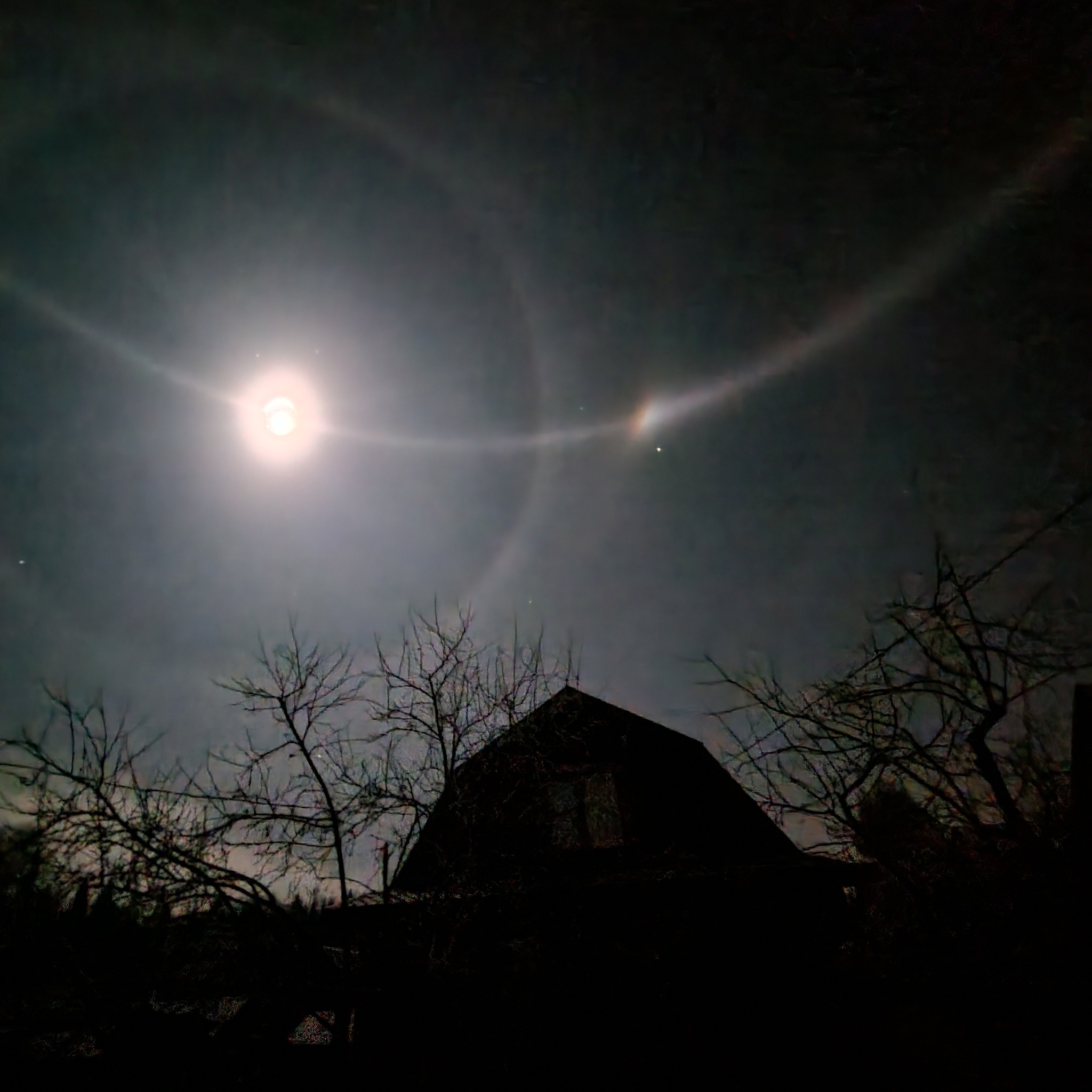 Reply to the post Solar Halo - My, The sun, Atmospheric phenomenon, Video, Soundless, Vertical video, Short videos, Halo, moon, Winter, Reply to post