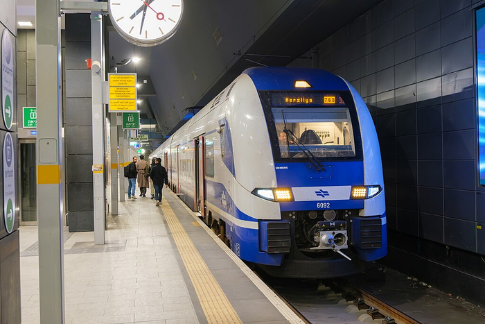  Siemens Desiro HC     -  2024 .