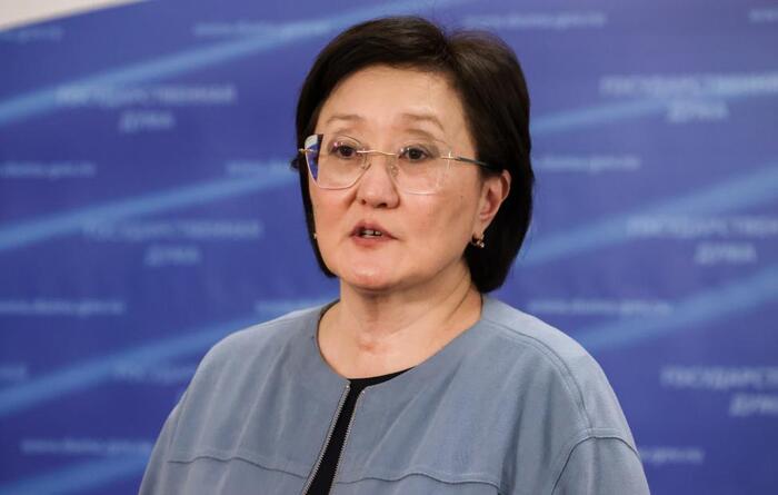  ,   " "     /&#x2009;