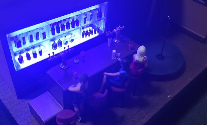 💬 Кто эти девушки?Подруги? Незнакомки? Три истории одной ночи?